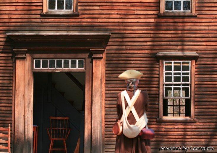 ホリデイ イン エクスプレス ボストン ウォルサム エクステリア 写真